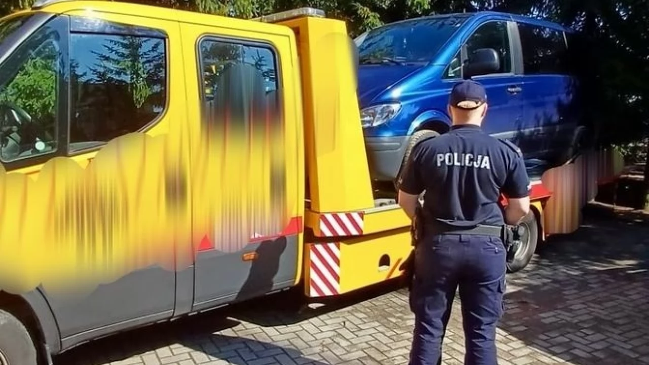 Zatrzymany za kierownicą, mimo dożywotniego zakazu. Samochód trafił na policyjny parking