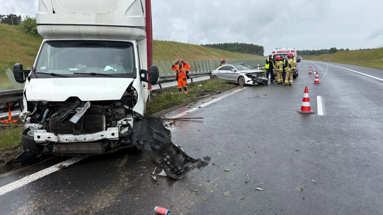 Zderzenie dwóch aut na A1