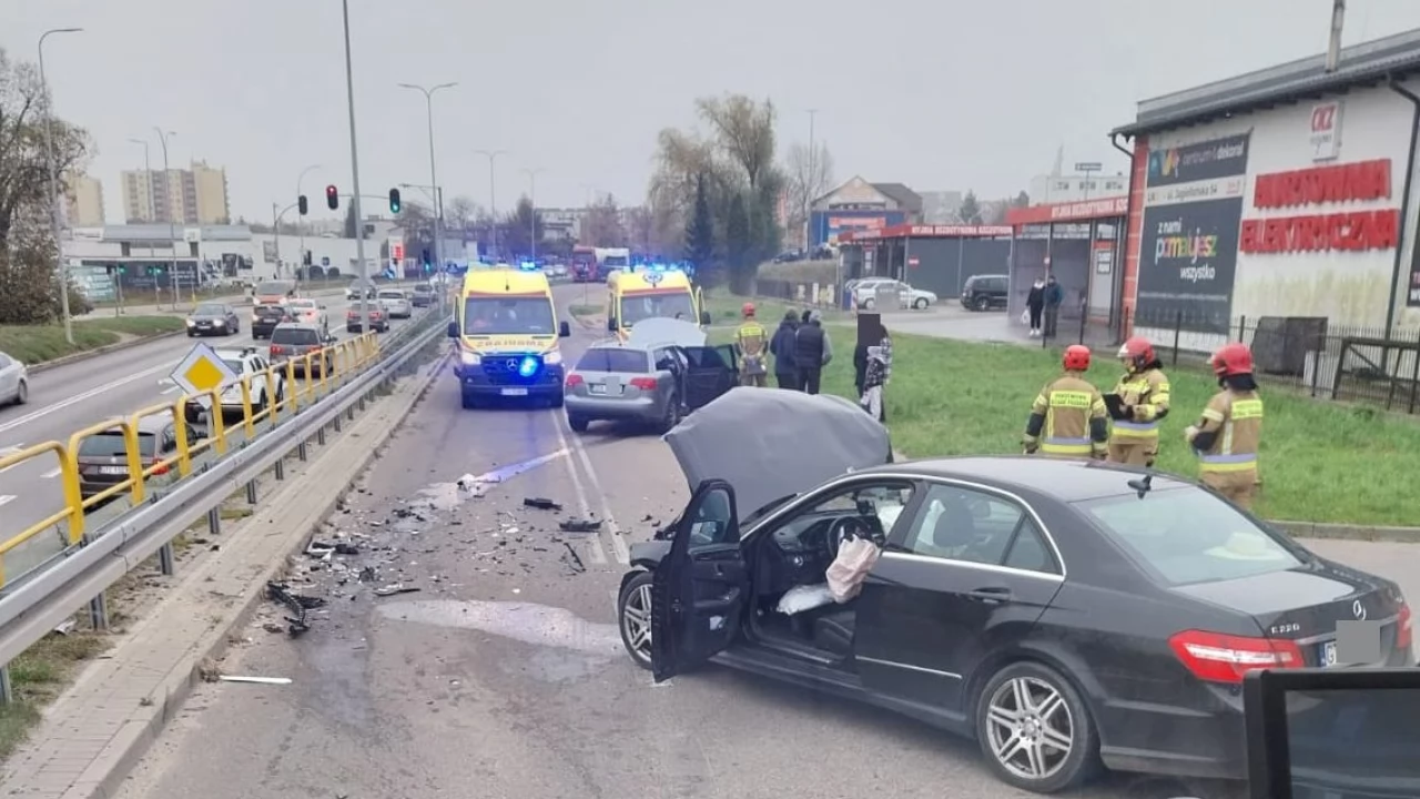 Zderzenie dwóch aut w rejonie Jagiellońskiej