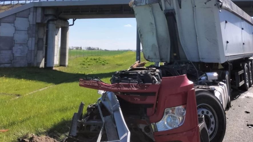 Zderzenie dwóch ciężarówek na A1