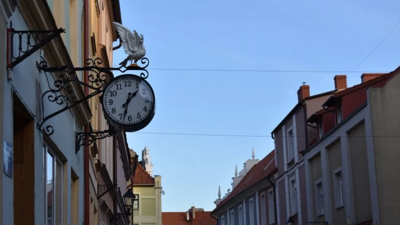 Zegar przypomni o zakładzie zegarmistrzowskim