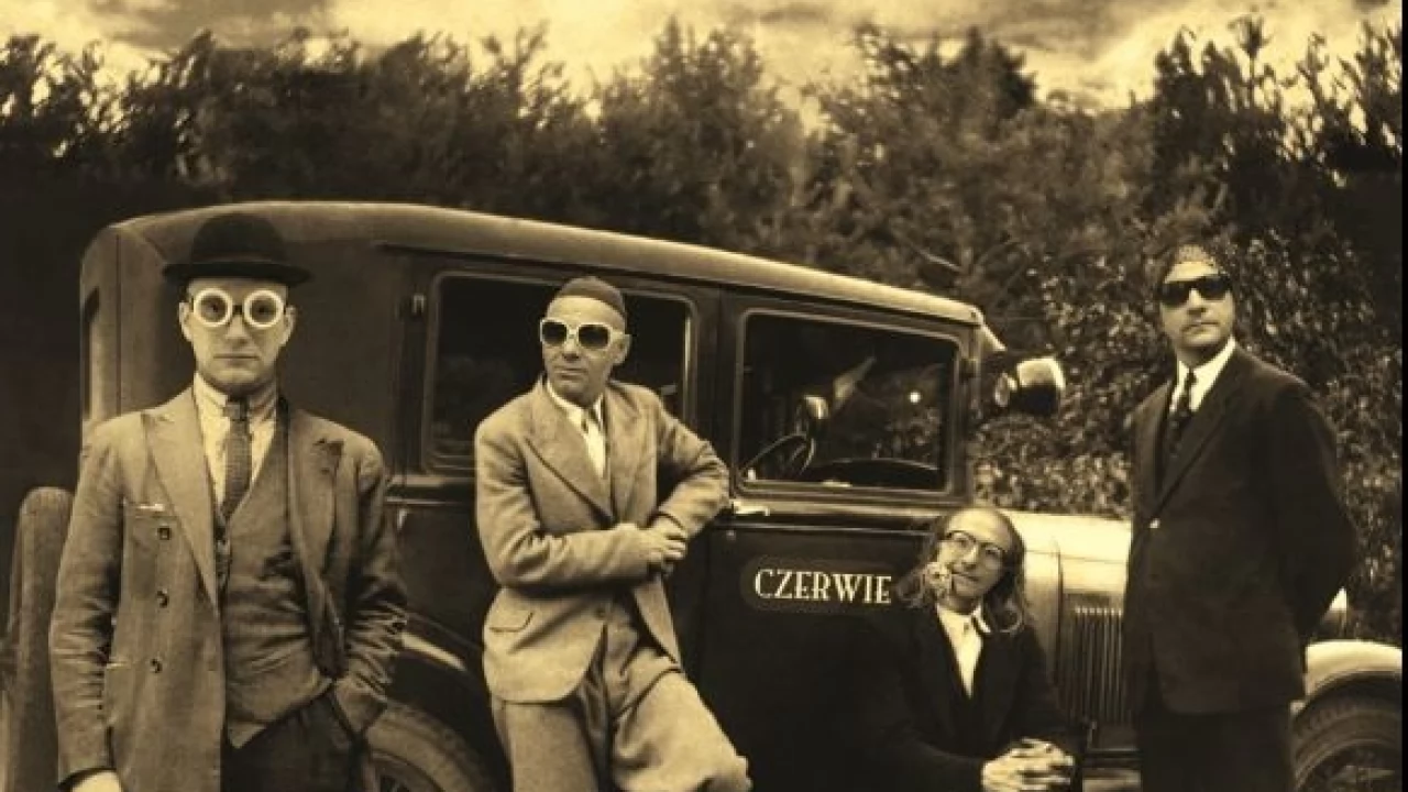 Zespół Czerwie i pionierski film niemy