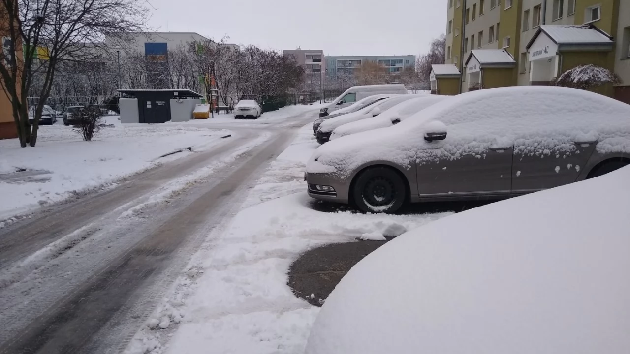 Zima na Pomorzu - spadł śnieg, sypać będzie nadal