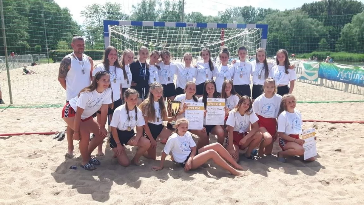 Złoty medal na Mistrzostwach Polski w piłce ręcznej plażowej