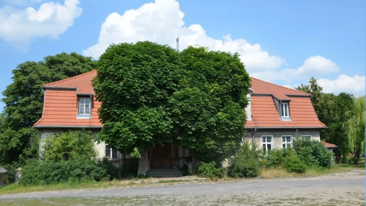 Znajdzie się kupiec na zabytkowy folwark?