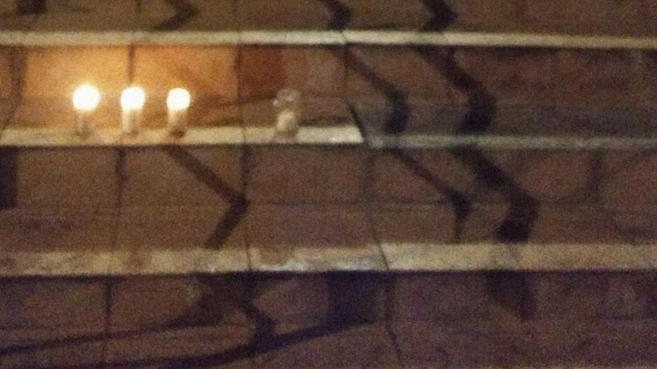 Znicze przy sądzie - znak sprzeciwu?