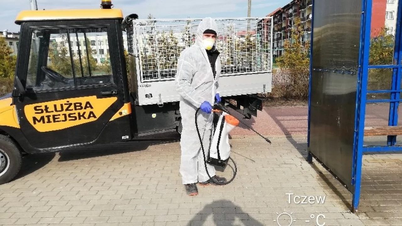 ZUK dezynfekuje wiaty przystankowe