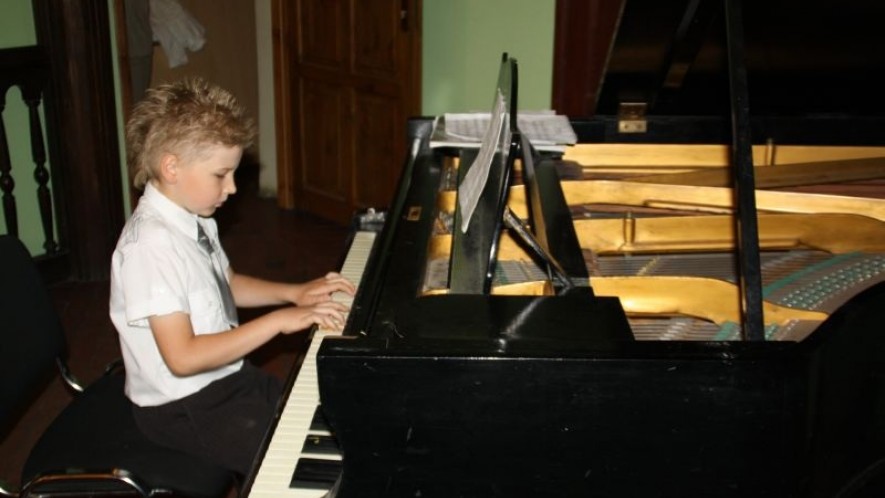 117-letni  fortepian niszczeje - na ratunek potrzeba 26 tys. zł. Pomożesz?
