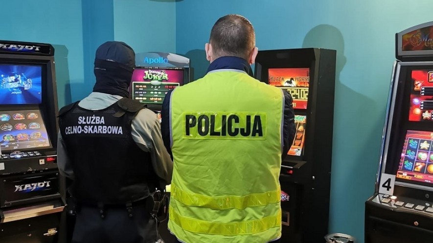 Policjanci i celnicy zabezpieczyli nielegalne automaty