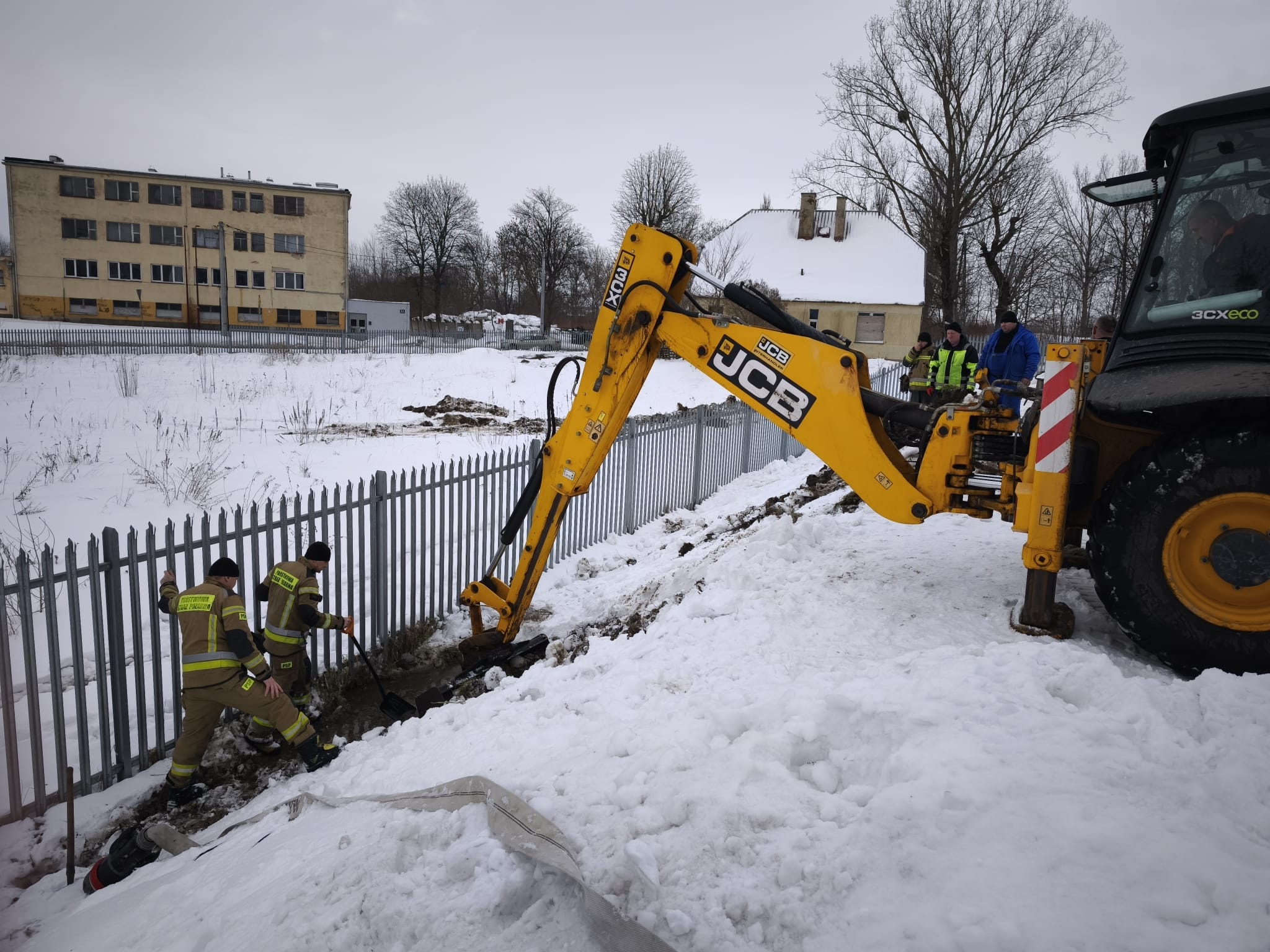 Akcja na osiedlu Staszica. Woda mogła przerwać wał - Aktualności