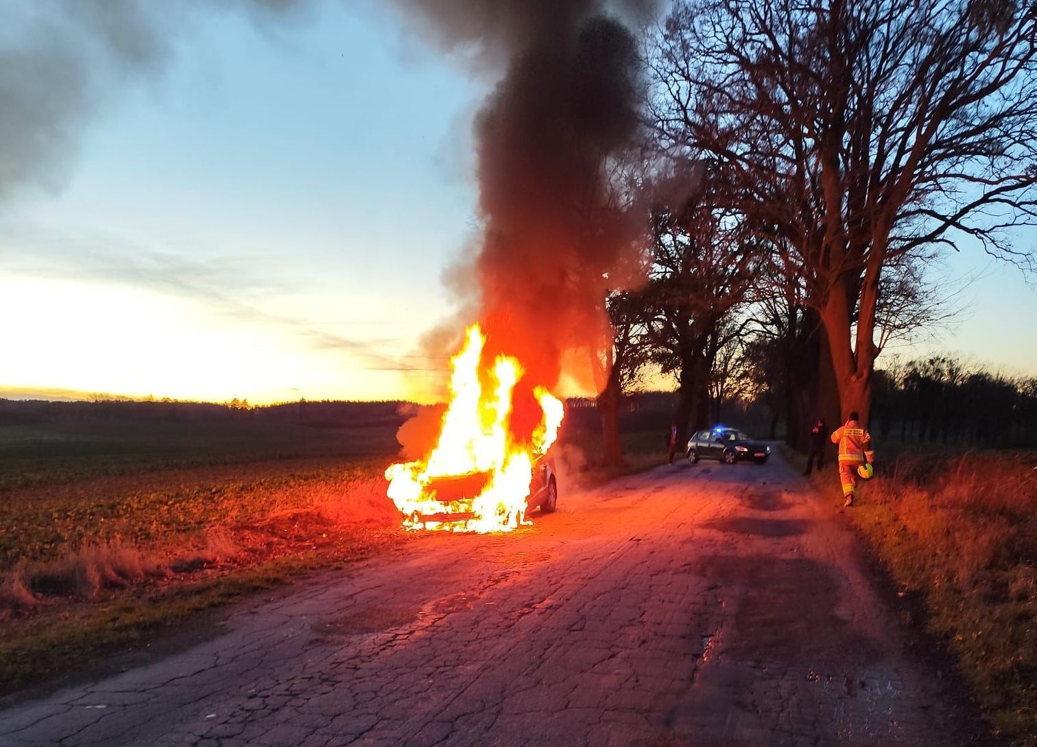 Auto stanęło w płomieniach - Aktualności