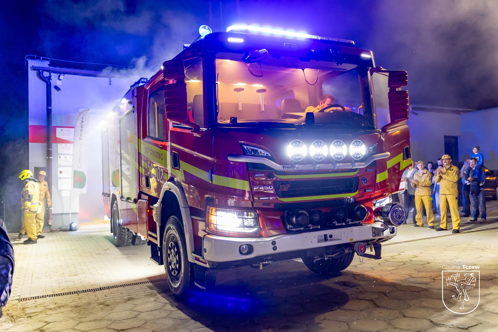 Gniszewo cieszy się z nowego strażackiego auta - Aktualności