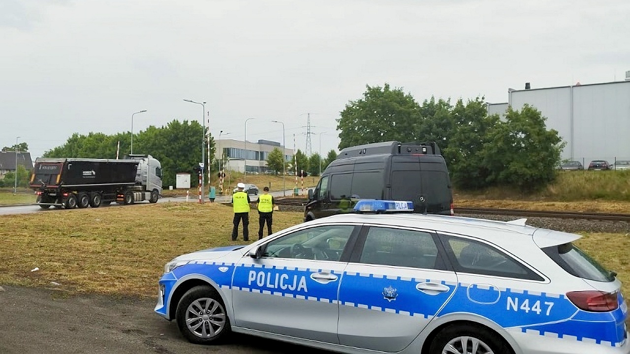 Przypominali o adekwatnym zachowaniu na przejeździe - Aktualności