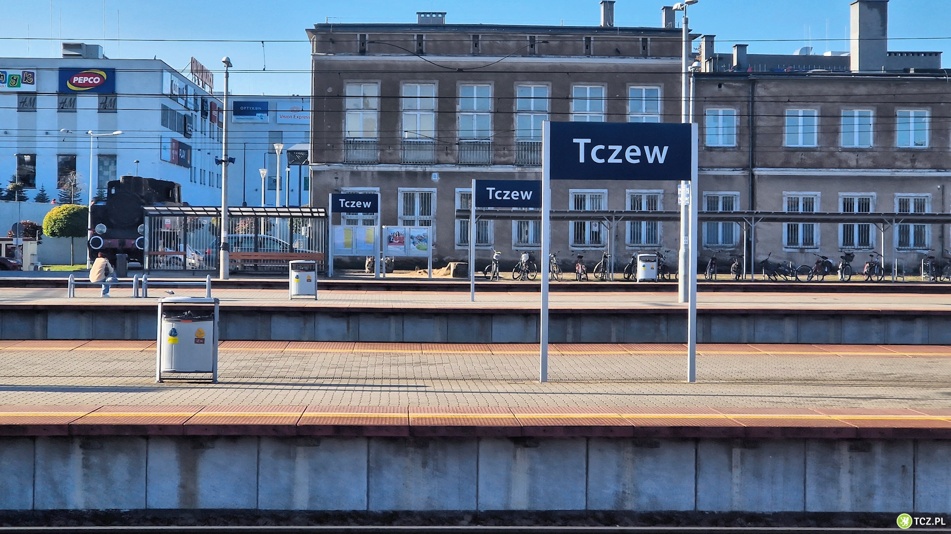 Godziny otwarcia WC na dworcu. Nie dziwię się, iż okolica jest zaszczana - Tcz24