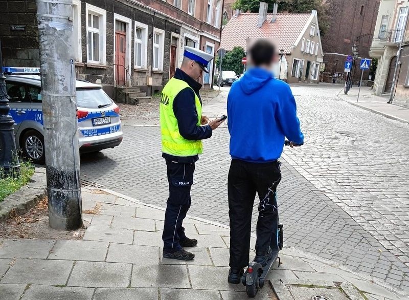 Hulajnogi na celowniku mundurowych. Jakie efekty? - Aktualności