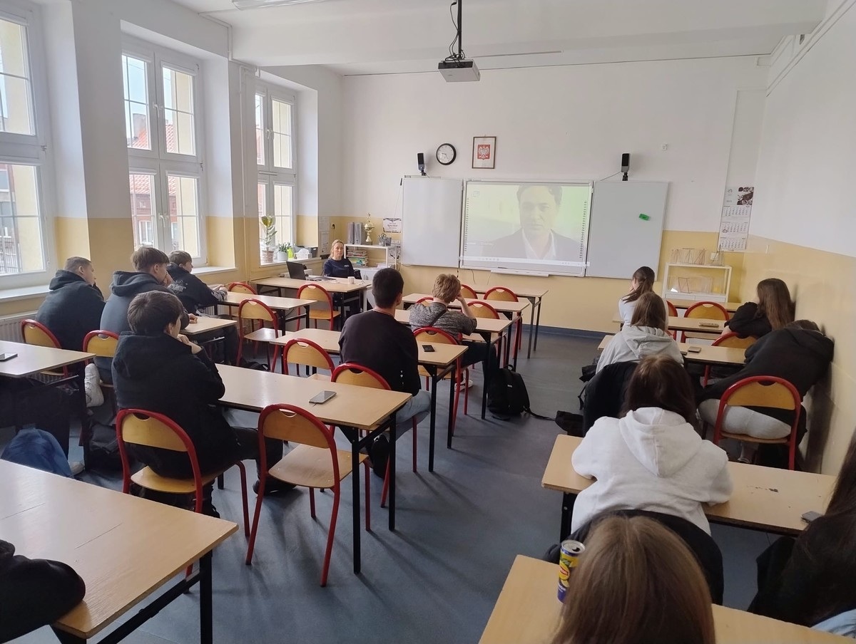 Rozmowy o przemocy z uczniami Sambora - policjantka o odpowiedzialności i emocjach - Aktualności