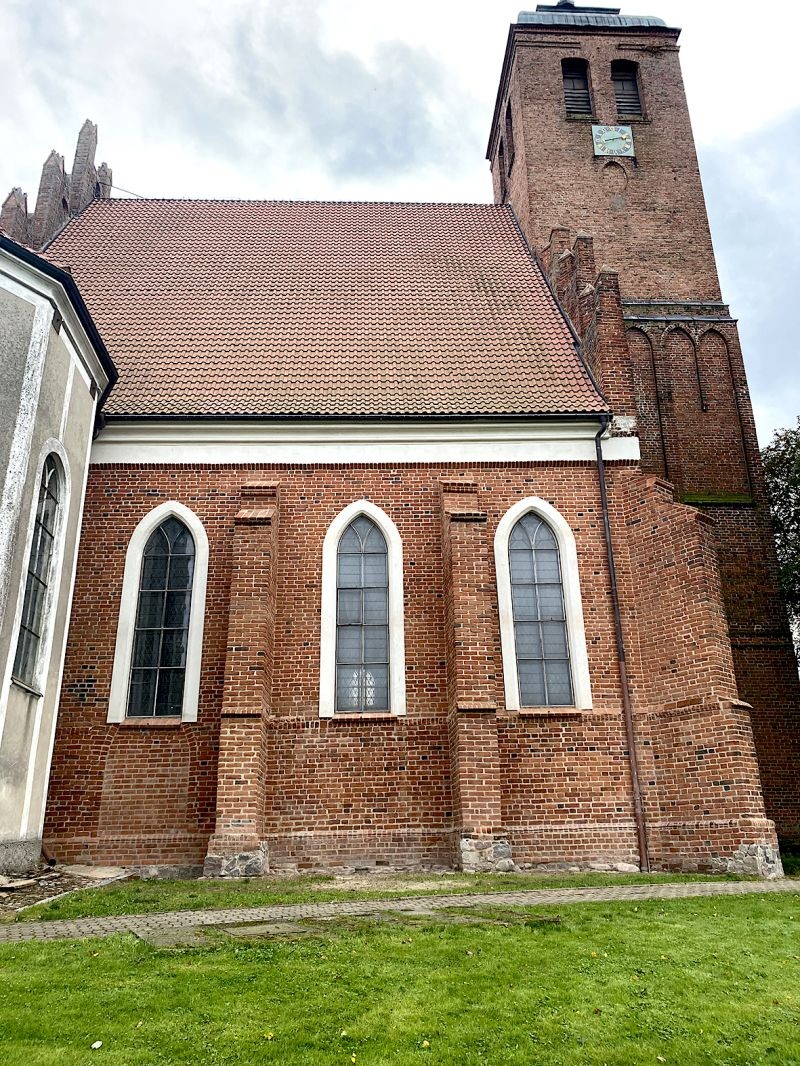 Kościół pw. Narodzenia NMP w Piasecznie z odnowioną elewacją - Aktualności