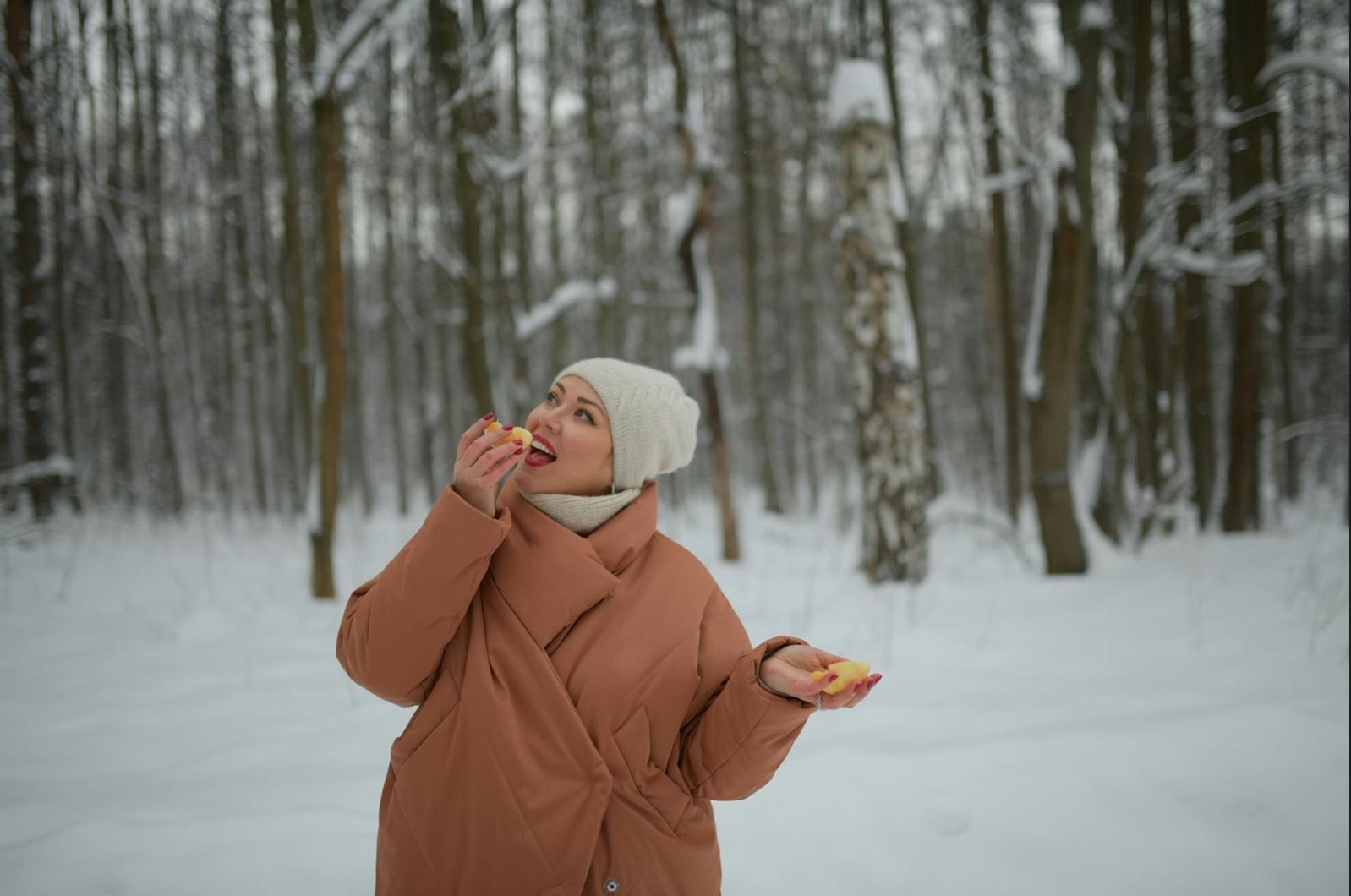 Płaszcze oversize - z czym je nosić, aby wyglądać stylowo? - Aktualności