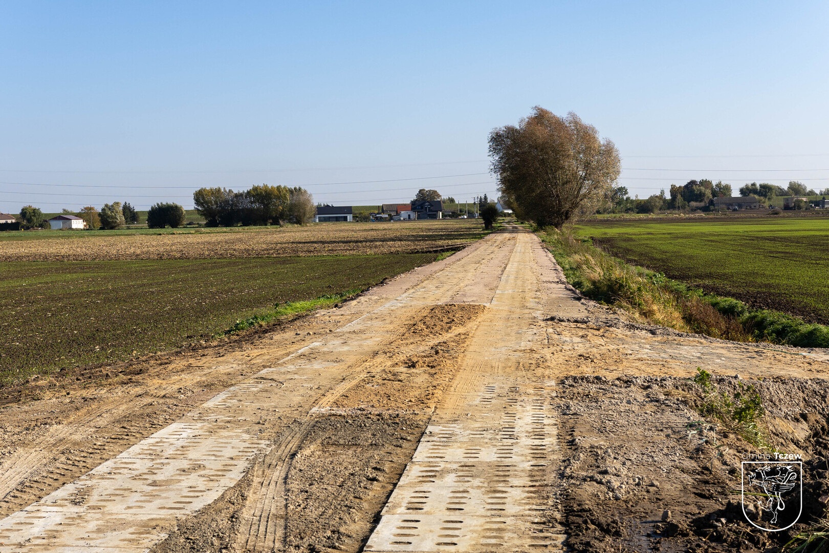 Zakończono modernizację drogi dojazdowej w Czatkowach - Aktualności