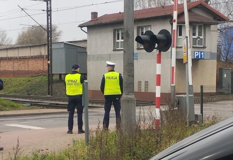 Nie ryzykuj życia na torach! Funkcjonariusze Policji i Straży Ochrony Kolei prowadzili działania w Pelplinie - Aktualności