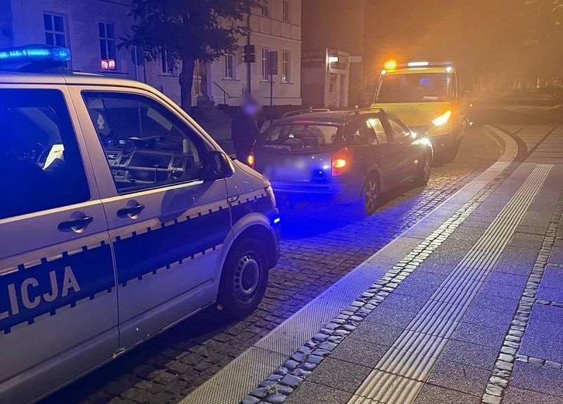 Nietrzeźwy 24-latek z zakazem prowadzenia zatrzymany w nocy przez policjantów z patrolówki - Aktualności