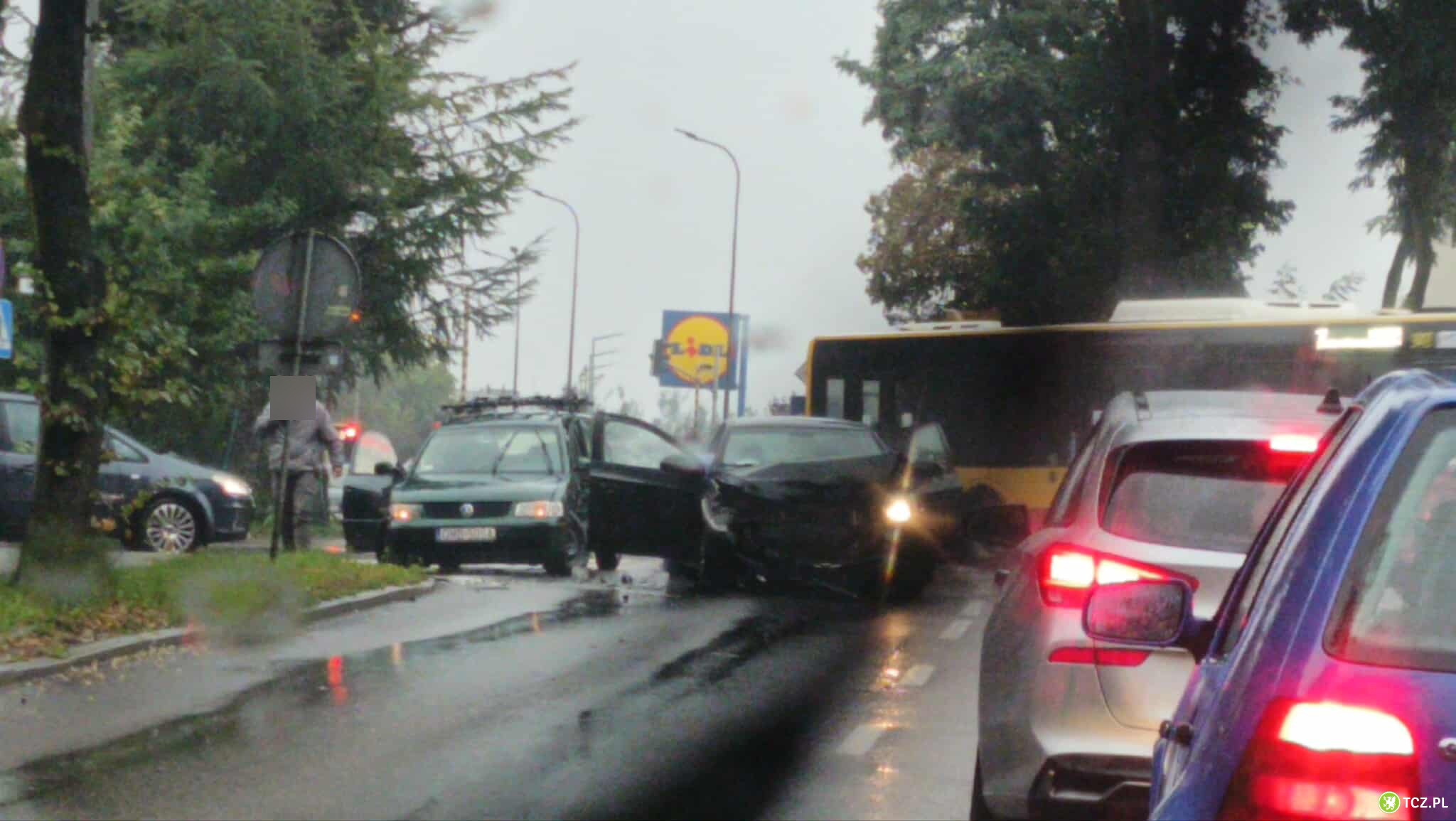 Trzy auta zderzyły się na skrzyżowaniu Bema i Bałdowskiej - Aktualności