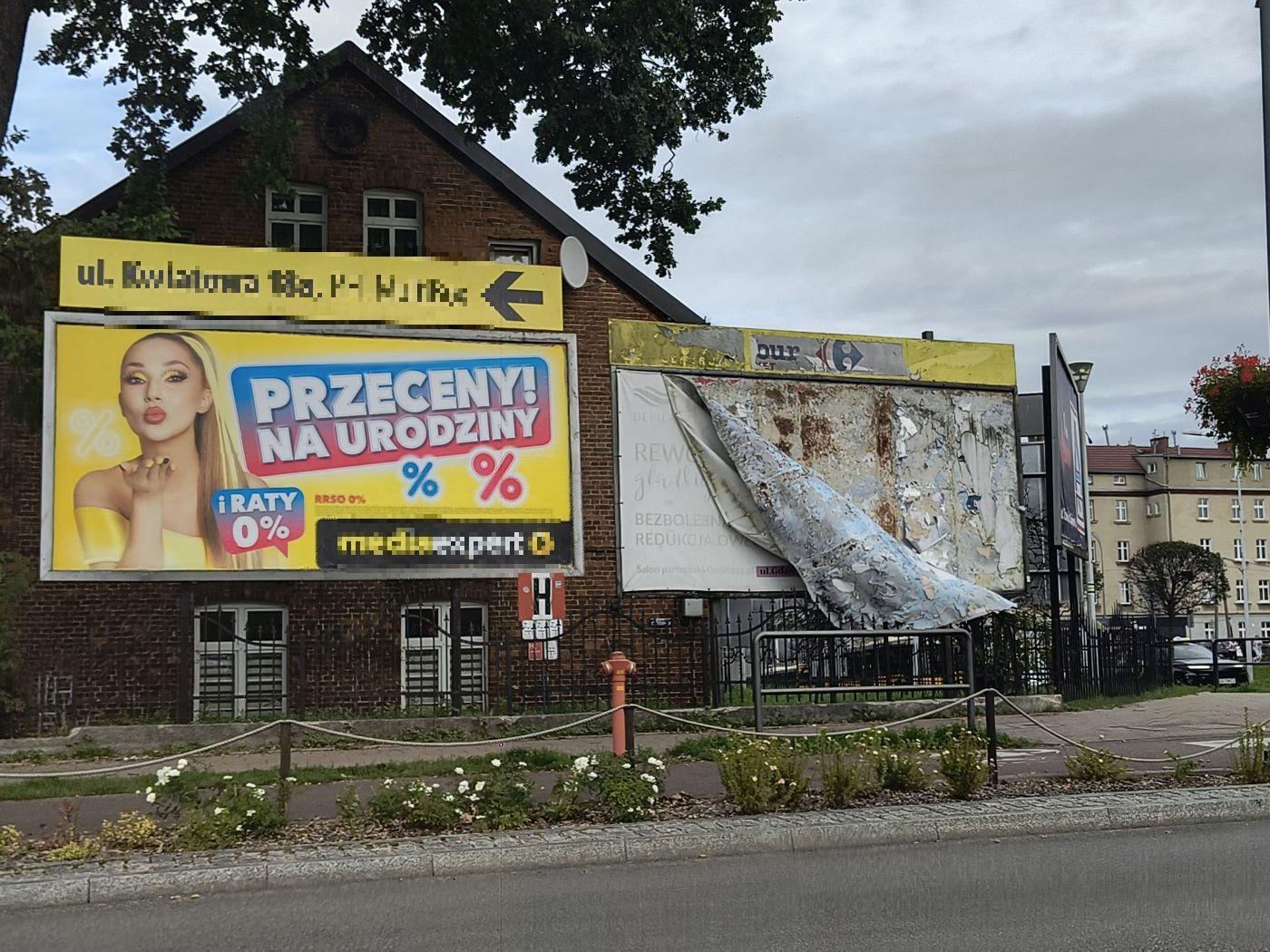 Szkaradne reklamy kłują w oczy - Tcz24