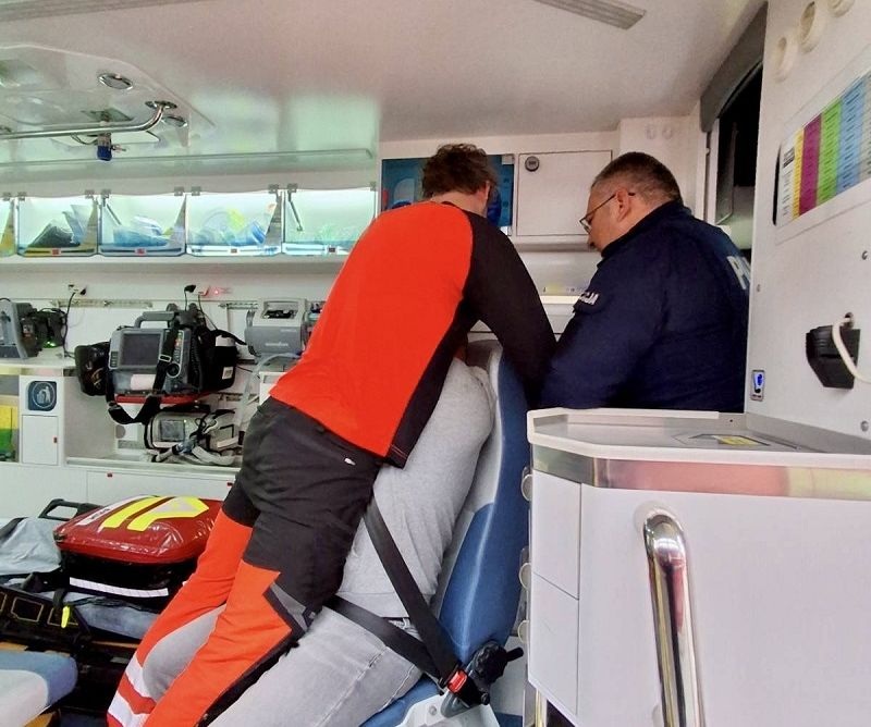 Ratownicy medyczni szkolili się z bezpieczeństwa. Policjanci z Tczewa pokazali, jak reagować na agresję - Aktualności