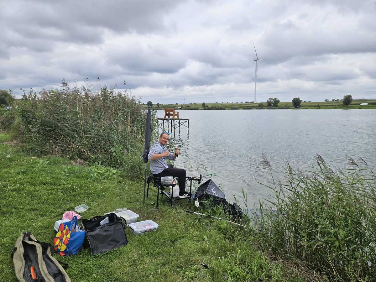 Policjanci w nietypowej roli - sprawdzili się jako wędkarze - Aktualności