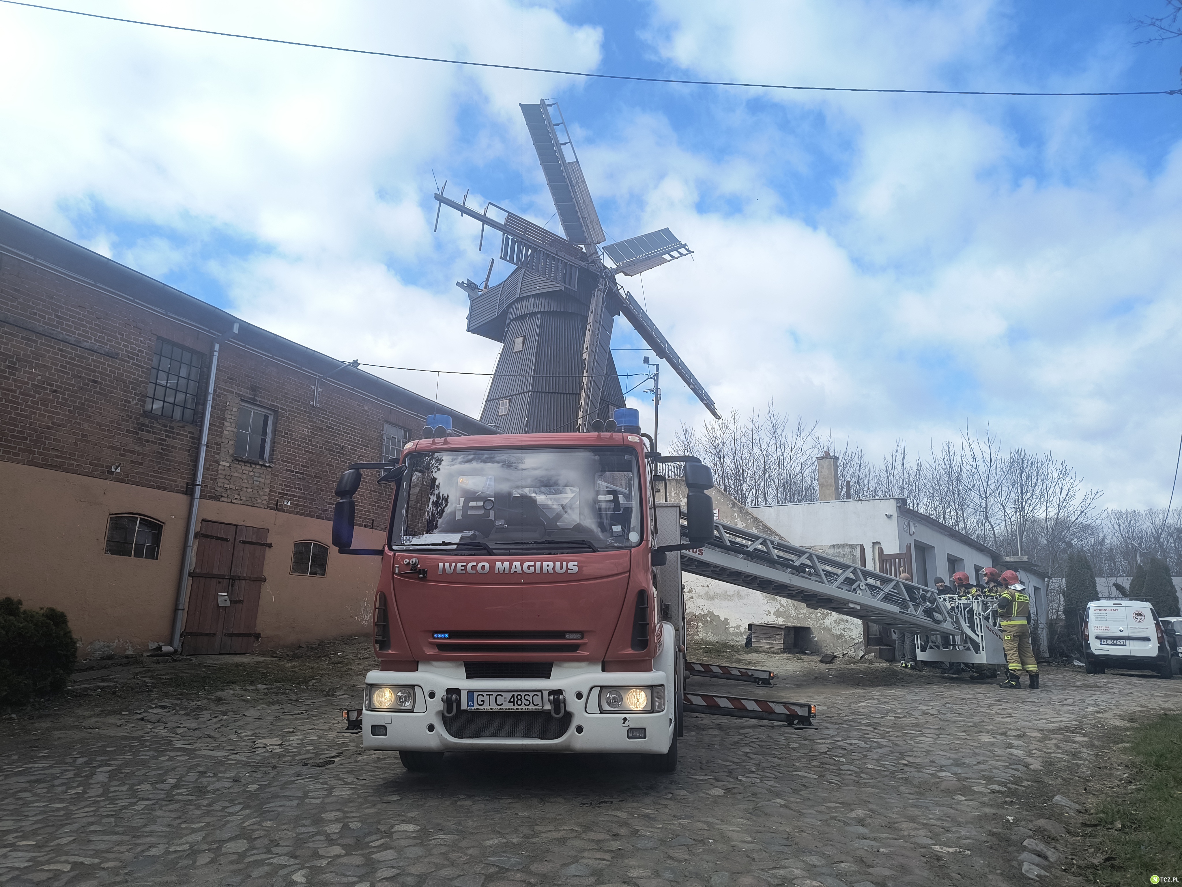 Wiatr uszkodził skrzydło wiatraka - Aktualności