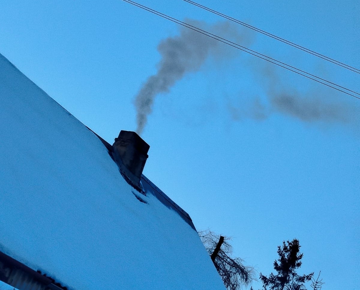 Nie miał czym ogrzać domu. Ruszyła fala pomocy - Aktualności