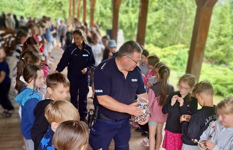 O bezpieczeństwie podczas wakacji z młodzieżową drużyną pożarniczą w Tleniu - Aktualności