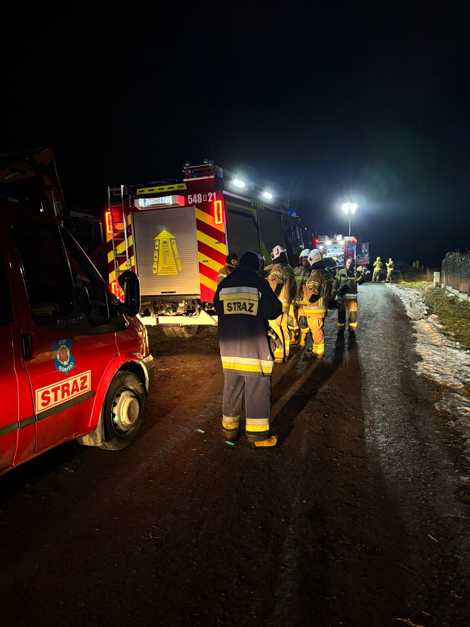 Dramatyczna akcja w Stanisławiu po powstaniu wielkiego zapadliska. Działania ratownicze przez cały czas realizowane są - Aktualności