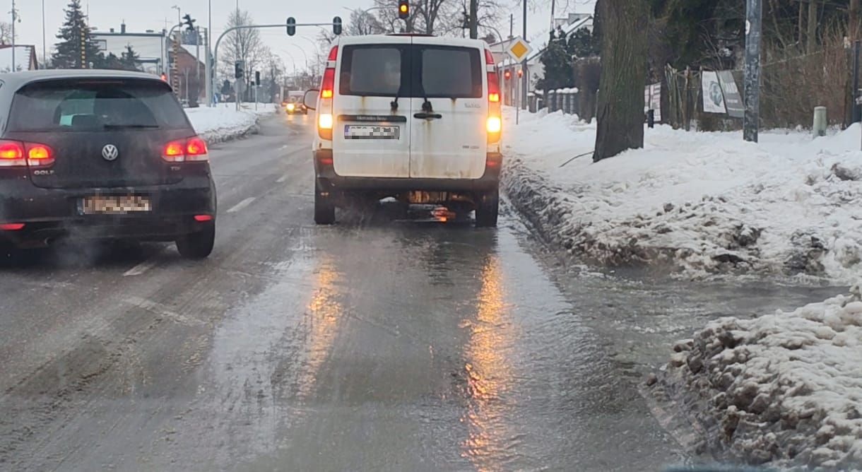 Awaria sieci wodociągowej. Ślisko na Jagiellońskiej! - Aktualności