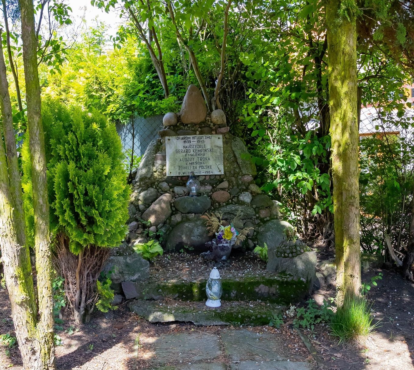 Odnowią miejsce pamięci w Maleninie - podpisano umowę na projekt - Aktualności