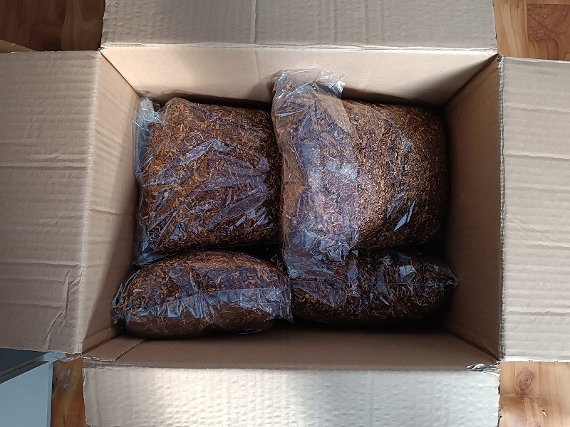 Nielegalny tytoń w paczkach. Policjanci prowadzą sprawę przesyłki z krajanką tytoniową - Aktualności