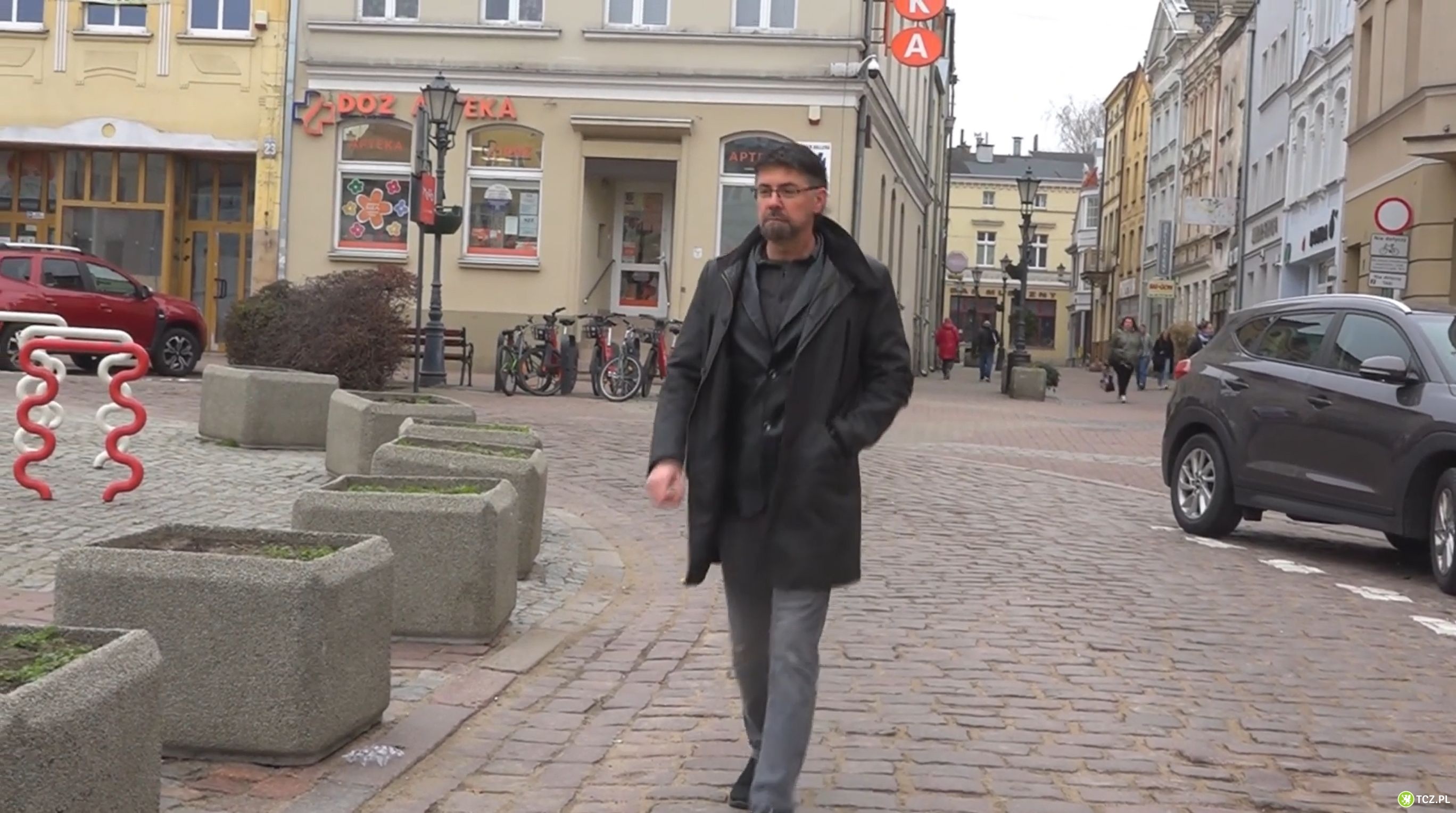 Sztuka i historia w pustych witrynach. Tczewski artysta chce ożywić Stare Miasto - Aktualności