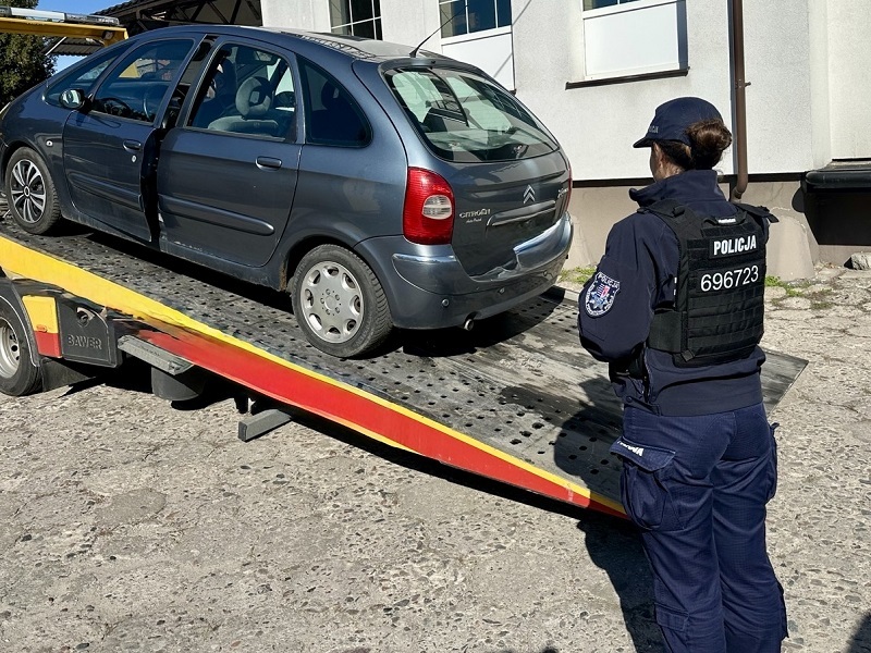 Jechał mimo zakazu i po narkotykach. Nie miał badań technicznych ani OC - Aktualności