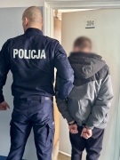 Znaleźli portfel przy bankomacie i zaczęli korzystać z cudzej karty. Oto, co im grozi - Aktualności