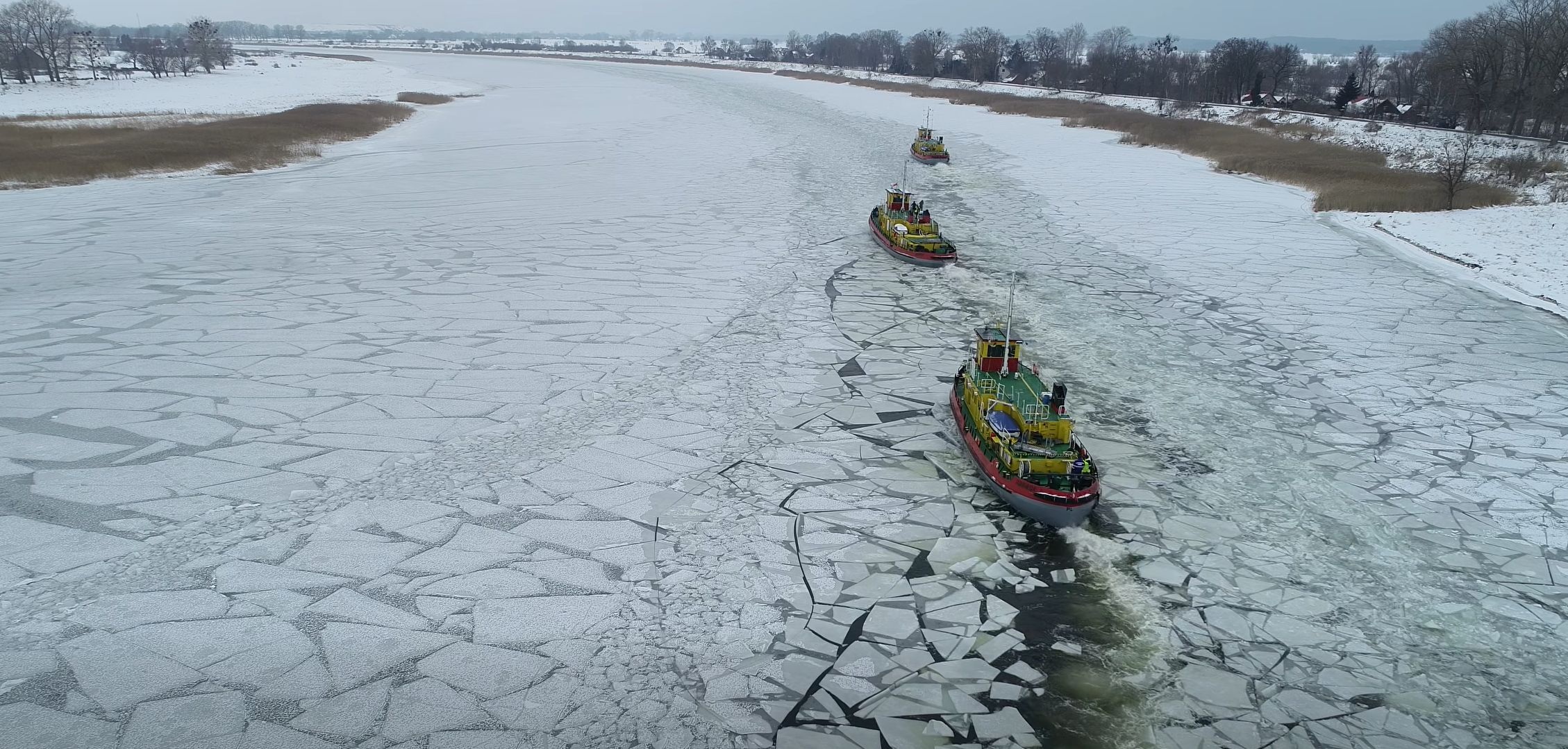 Lodołamacze w akcji - płyną w górę Wisły - Aktualności