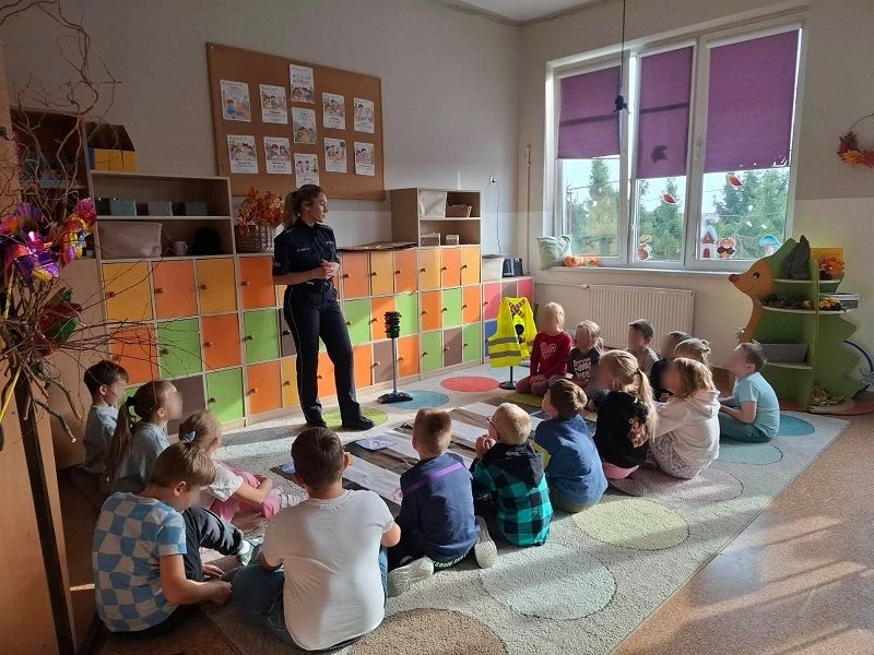 Bezpiecznie w szkole i w sieci - spotkania z policyjną profilaktyk - Aktualności