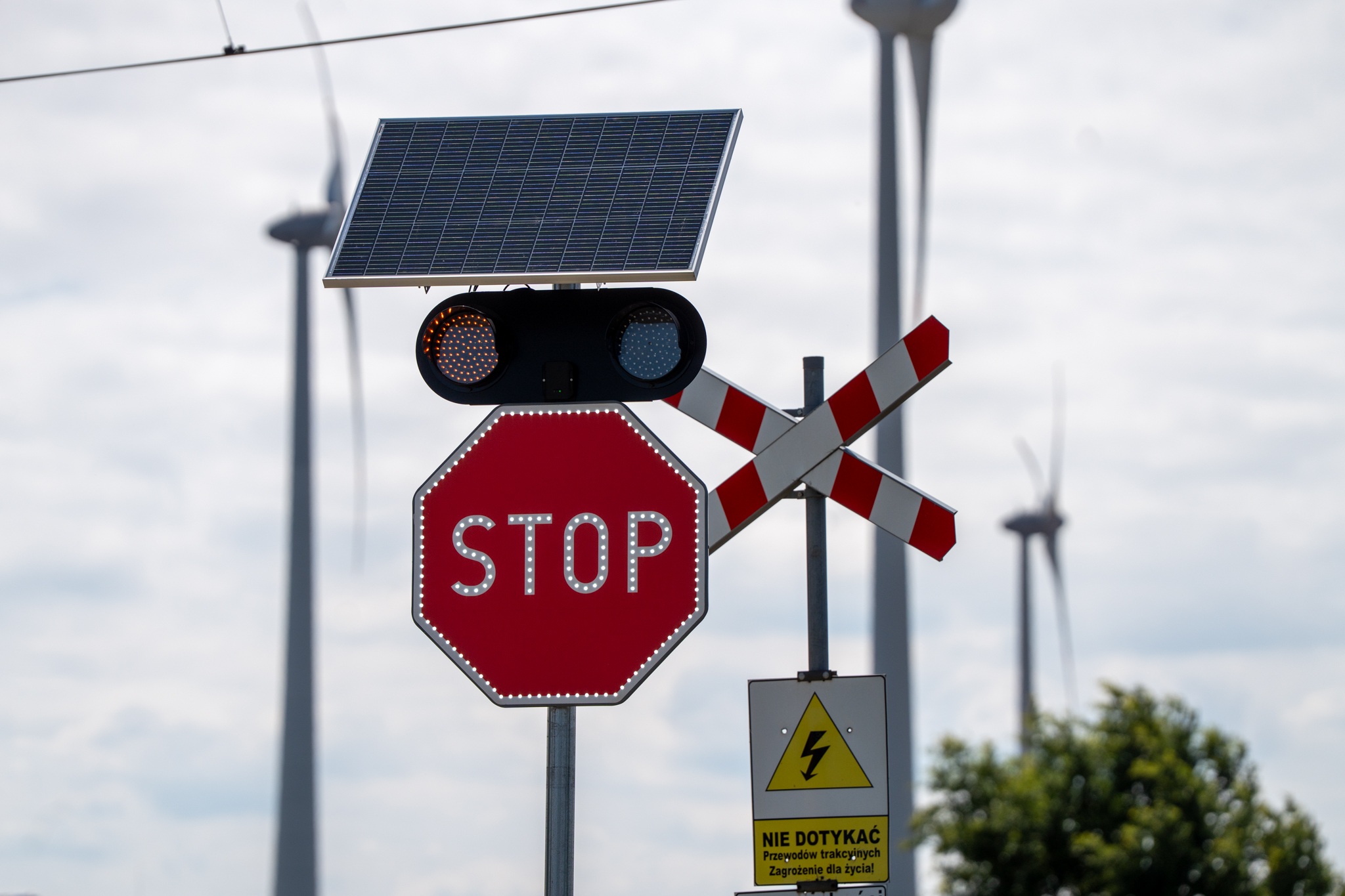 Zatrzymaj się na przejeździe kolejowym. Bezpieczny STOP to Twoje życie - Aktualności