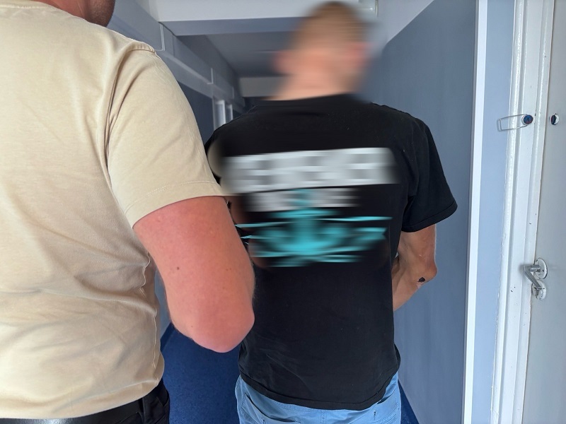 Odpowie za serię kradzieży sklepowych. Miał przy sobie także narkotyki - Aktualności
