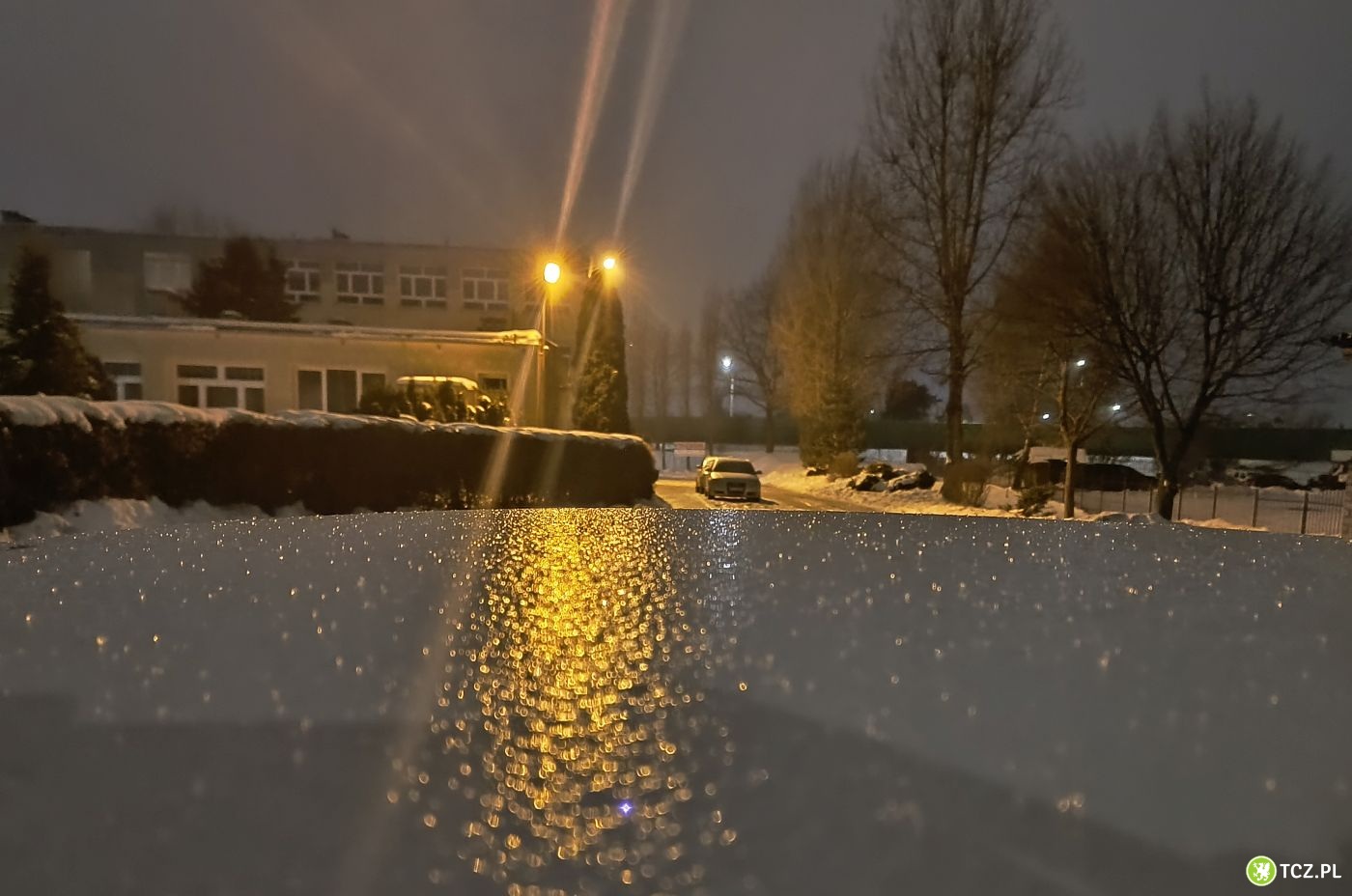 Ślisko na drogach! Autobus wpadł do rowu - Aktualności
