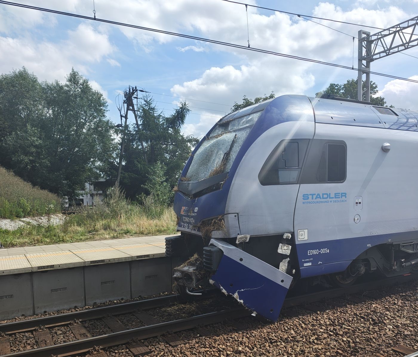 Pod wpływem alkoholu wjechał pod pociąg narażając zdrowie i życie ok 500 pasażerów! PKP apelują o rozwagę w czasie żniw [WIDEO] - Aktualności