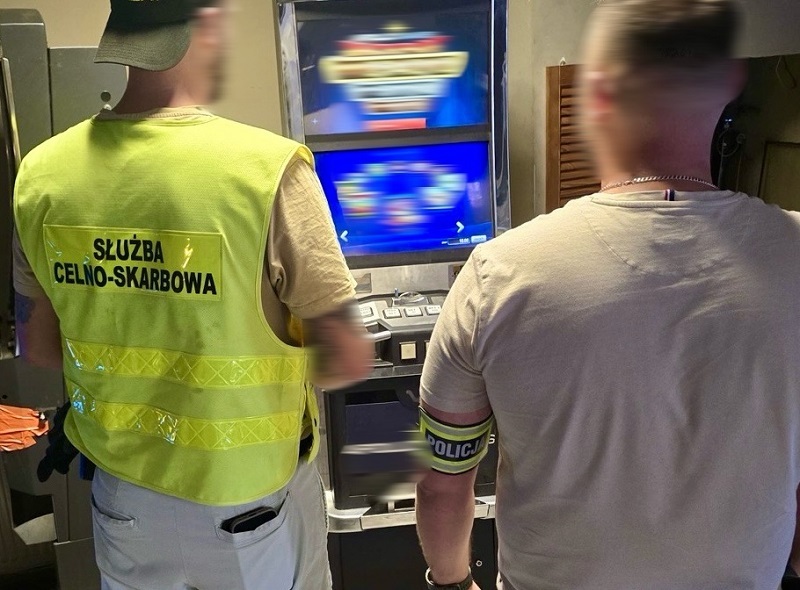 Wspólna akcja Policji i KAS. Zabezpieczono sześć nielegalnych automatów do gier - Aktualności