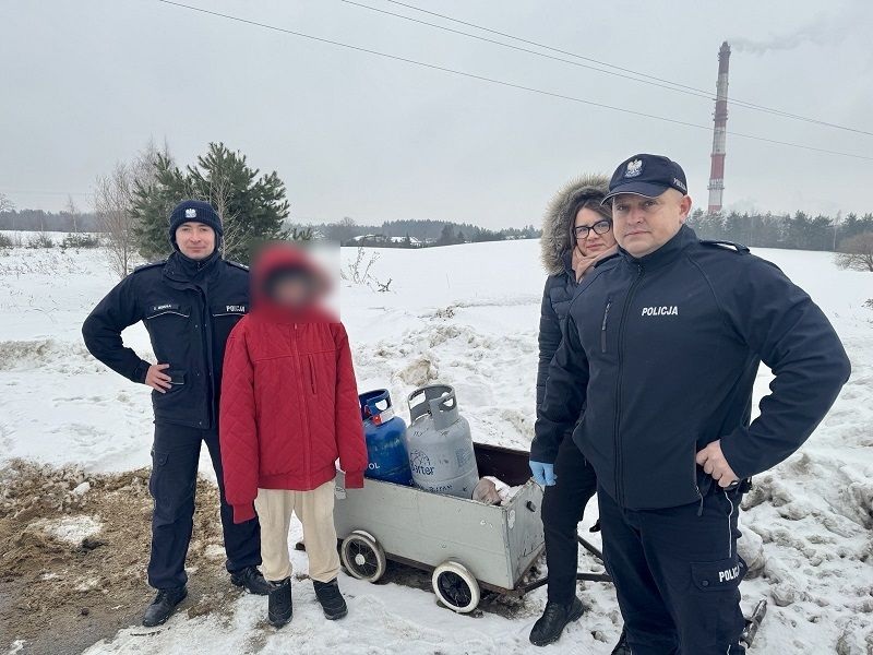 Nie są sami w mroźne dni. Policjanci i pracownicy GOPS pomagają osobom w kryzysie bezdomności - Aktualności