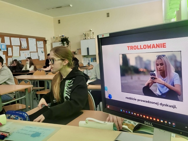 Bezpieczny nastolatek w świecie cyfrowym - kolejne spotkania z uczniami - Aktualności