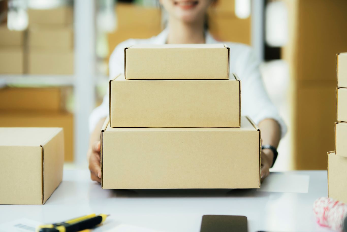 Karton klapowy z tektury falistej czy fasonowy? Rozstrzygamy odwieczny dylemat pakowania - Aktualności