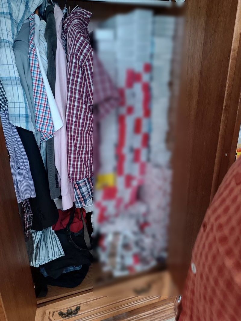 Nielegalne papierosy w szafie. 63-latek z zarzutami - Aktualności